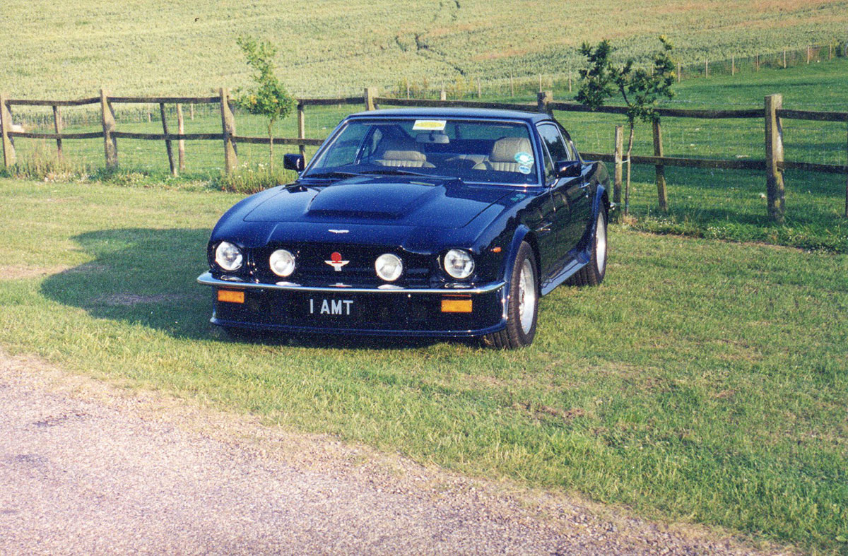Aston Martin V8
